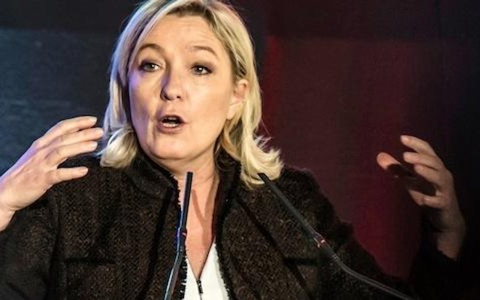 Le Pen, autorytet połowy Francuzów