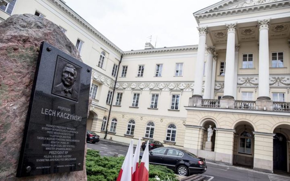 Stołeczni urzędnicy nie kiwnęli palcem, by odzyskać pieniądze od spółki, która złamała umowę