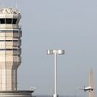Wieża kontroli lotów na lotnisku Ronalda Reagana w Arlington w stanie Wirginia