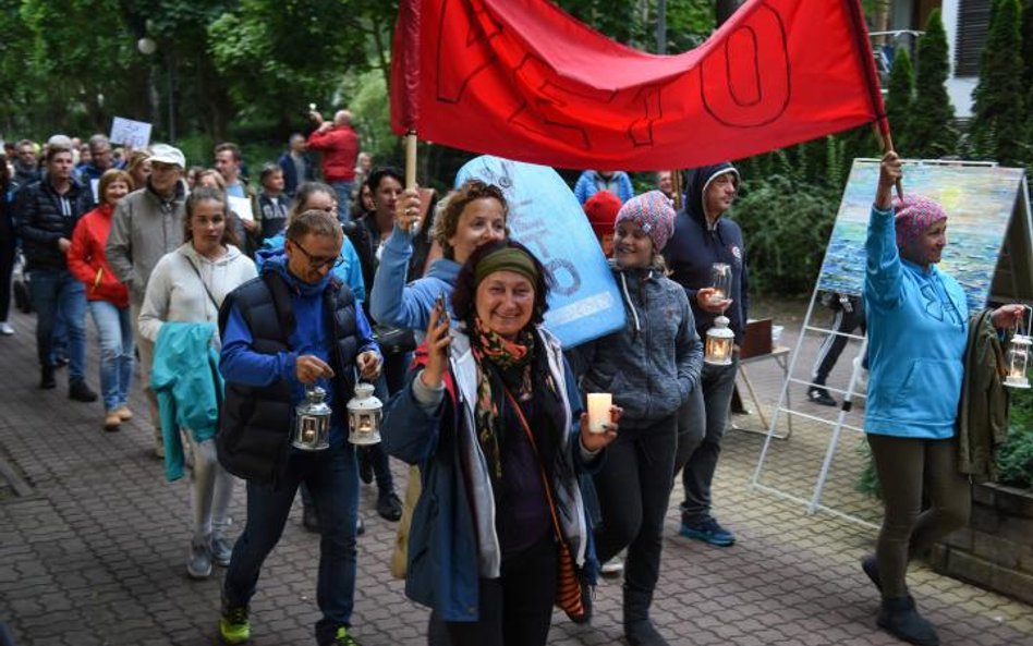 Demonstracja rozpoczęła się na molo w Juracie.