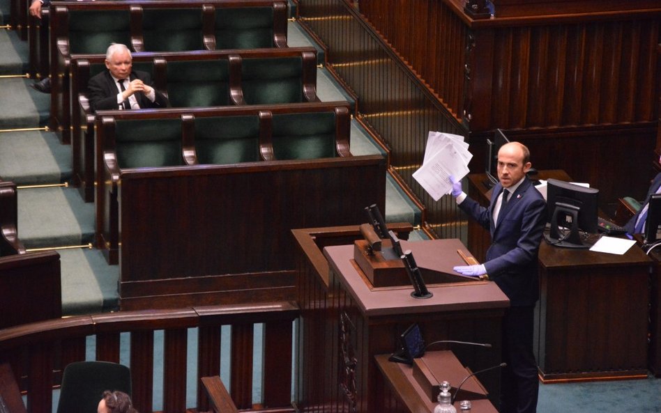 PiS chce wyborów w maju. W nocy zmieniono Kodeks wyborczy