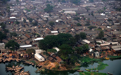 Slumsy Dhaki są zagrożone powodzią