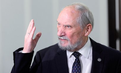 Antoni Macierewicz czasami formułuje tezy zbyt daleko idące w stosunku do faktów, którymi dysponuje.