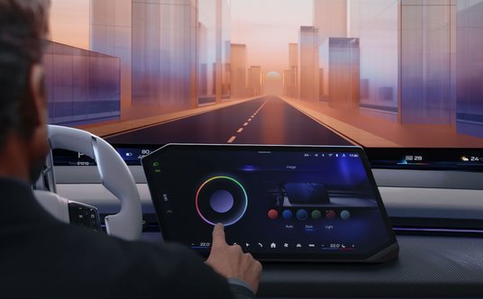 Nowy panoramiczny system BMW iDrive