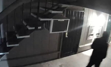 Policja poszukuje mężczyzny widocznego na tym nagraniu