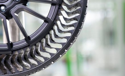 Michelin Uptis: Już nigdy nie złapiesz gumy