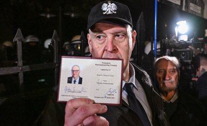Prezes Trybunału Konstytucyjnego Bogdan Święczkowski przed siedzibą Trybunału Konstytucyjnego