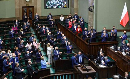PiS udrażnia procedurę przedłużenia stanu wyjątkowego