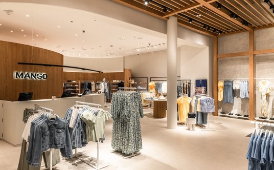 Sklep Mango na reprezentacyjnym Ku'dammie w Berlinie.