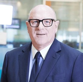 Peter Cruddas prezes, CMC Markets Wywodząca się z Wielkiej Brytanii firma CMC Markets, która działa 