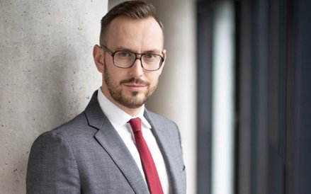 Michał Kozar, starszy doradca w dziale powierzchni przemysłowych i magazynowych w firmie w Cresa Pol