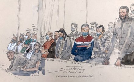 Rysunek z sali sądowej w Paryżu: 14 oskarżonych, pierwszy z prawej Salah Abdeslam