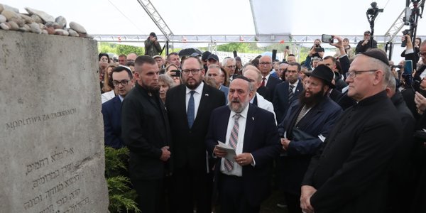 Narodowcy zawłaszczyli Jedwabne w 25. rocznicę ujawnienia prawdy o zbrodni
