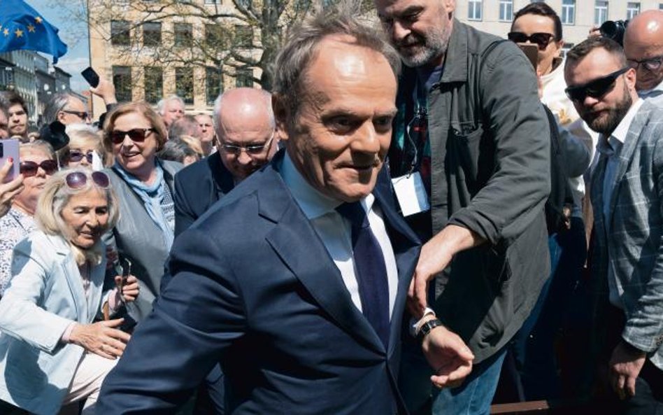 Czy Donald Tusk chce jednej listy pod jego przewodem, bo uwierzył, że tylko on jest zbawieniem dla P