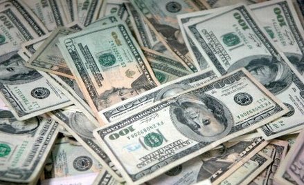 Eurodolar dalej spada