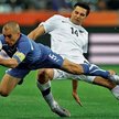 Fabio Cannavaro (z piłką) faulowany przez Rory,ego Fallona