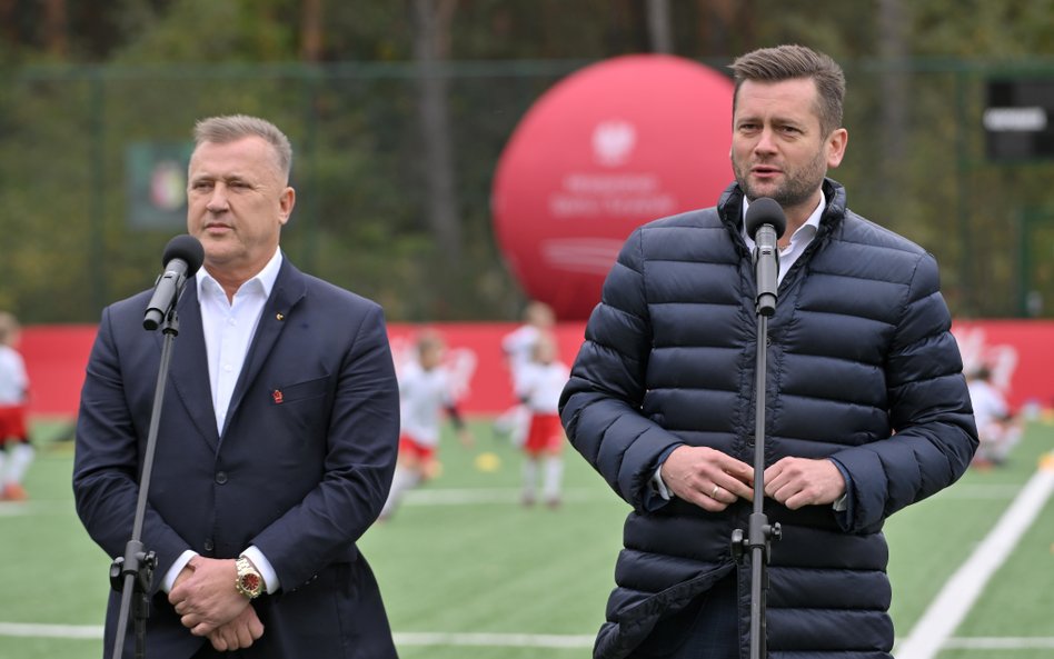 Październik 2023 r. Minister sportu i turystyki Kamil Bortniczuk i prezes Polskiego Związku Piłki No