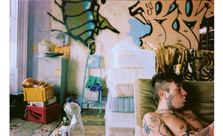 Kadr z nowego filmu Andrei Arnold „Bird”. Premiera 8 sierpnia