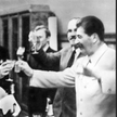 Stalin, jak przystało na Gruzina, lubił nocne przyjęcia z dużą ilością alkoholu i jedzenia. Ale on s