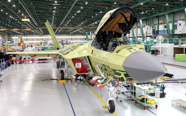 Prototyp myśliwca KF-X podczas montażu w zakładach KAI w Sacheon. Fot./Ministerstwo Obrony Republiki