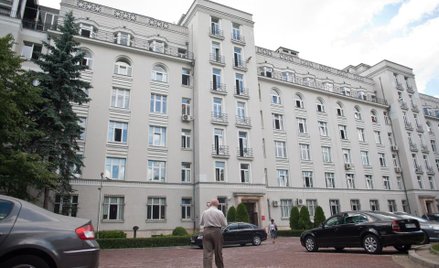 Pracownicy sądów i prokuratur rozkładają miasteczko namiotowe pod Ministerstwem Sprawiedliwości