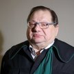 Mecenas Ryszard Kalisz na korytarzu Sądu Okręgowego w Krakowie