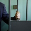 Brudne cele oraz ograniczony dostęp do urządzeń sanitarnych i środków czystości. Tak najczęściej oce