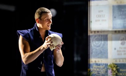 „Hamlet” w reżyserii Jacka Jabrzyka z Teatru Zagłębia w Sosnowcu otrzymał nagrodę Złotego Yoricka