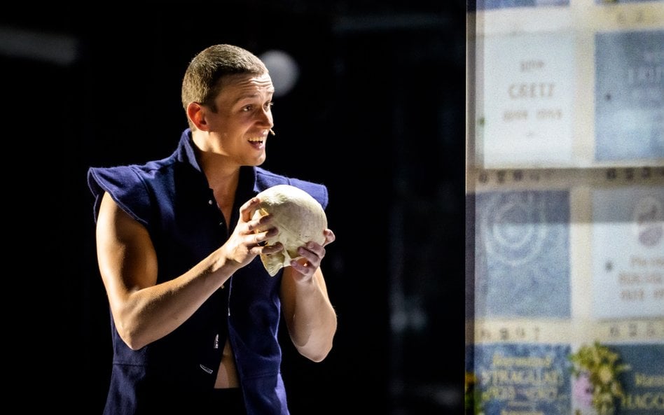 „Hamlet” w reżyserii Jacka Jabrzyka z Teatru Zagłębia w Sosnowcu otrzymał nagrodę Złotego Yoricka