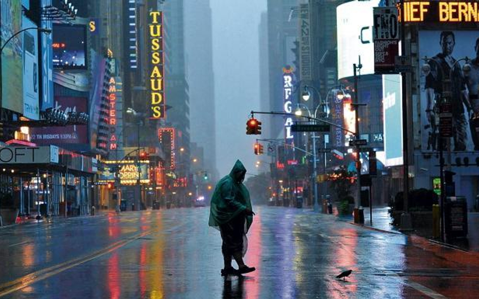 W Nowym Jorku huragan wiał z mniejszą siłą, niż się obawiano. Manhattan jednak był przez kilka godzi