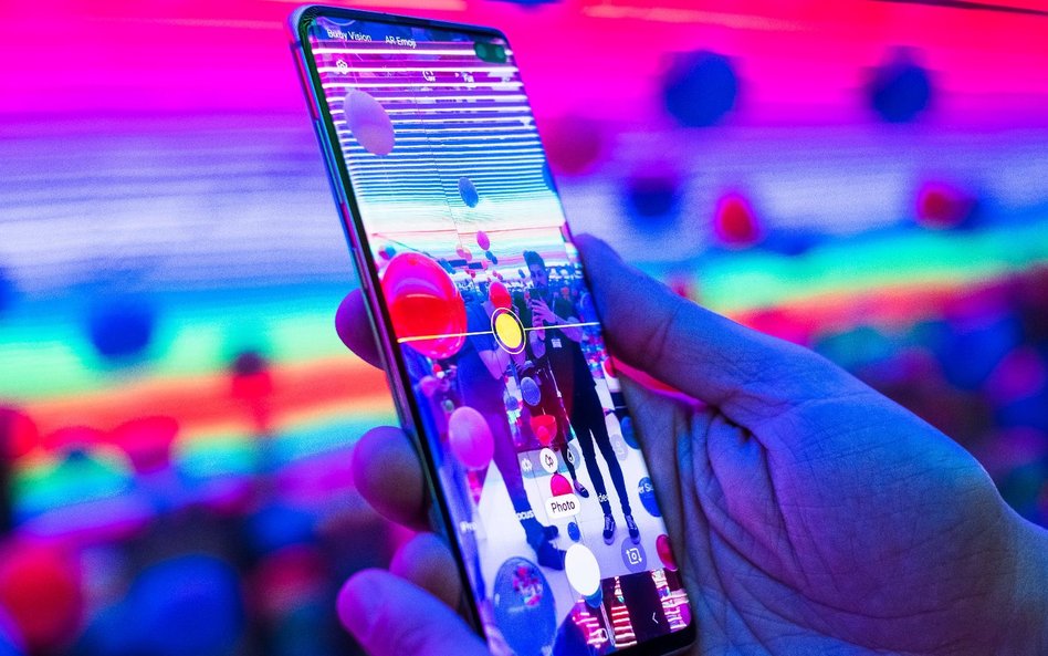 Folia za trzy funty pokonała samsunga