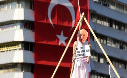 Gulen jest negatywnym bohaterem prorządowych demonstracji w Turcji