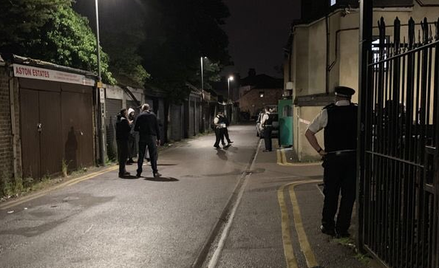 Londyn: Strzały przed meczetem