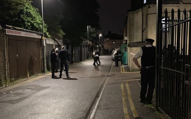 Londyn: Strzały przed meczetem