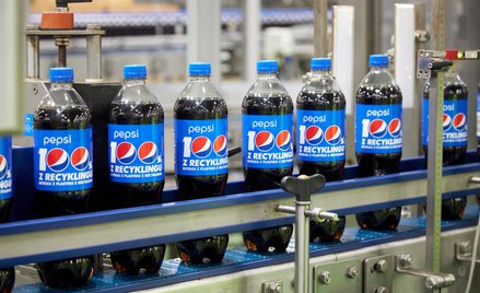 Butelki Pepsi w całości z odzyskanego plastiku