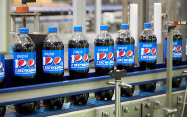 Butelki Pepsi w całości z odzyskanego plastiku