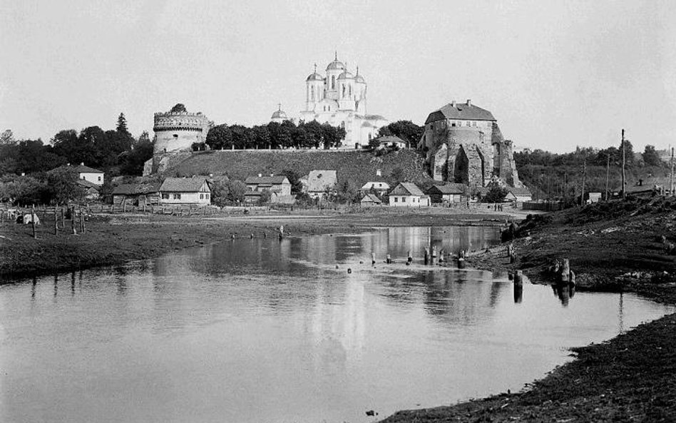 Ostróg. Widok na wzgórze zamkowe