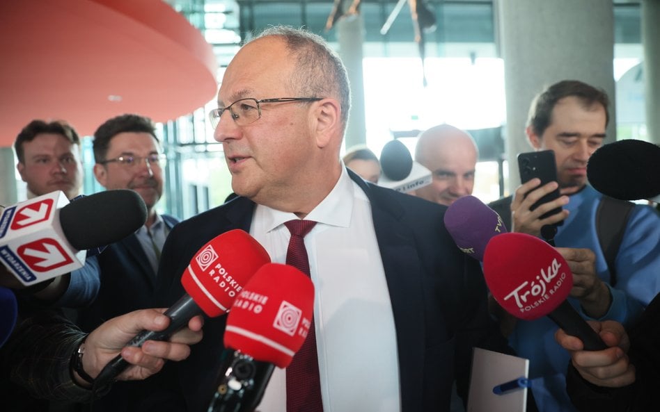 Marian Kmita w drodze na posiedzenie zarządu Polskiego Komitetu Olimpijskiego w Centrum Olimpijskim