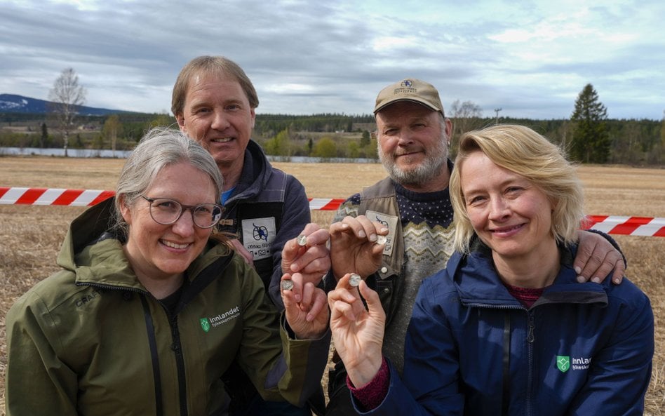 Znalazcy największego zbioru monet z czasów wikingów w historii Norwegii