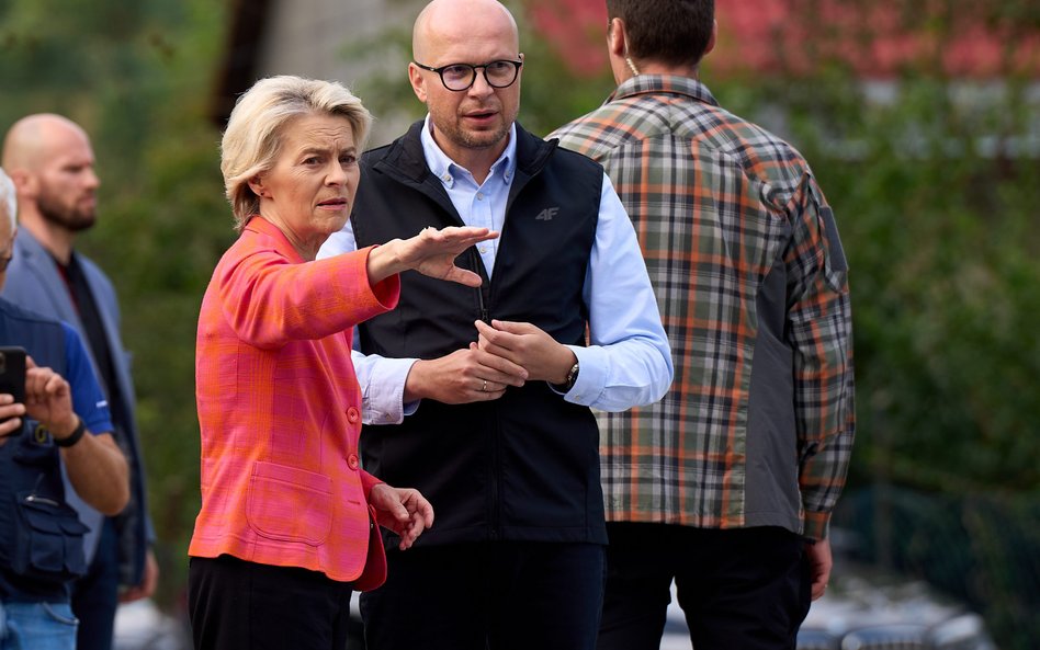 Wiceprezydent Wrocławia Jakub Mazur wraz z wizytującą miasto szefową KE Ursulą von der Leyen