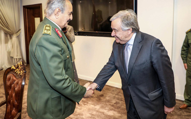 Generał Chalifa Haftar i sekretarz generalny ONZ Antonio Guterres