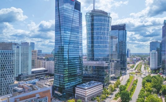 Wieże Ghelamco w biurowym sercu Warszawy: oddany w 2025 r. The Bridge, za nim Warsaw Spire, dalej Wa