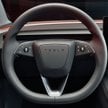 Tesla zlikwidowała klasyczną manetkę kierunkowskazu, zastępując ją przyciskami na kierownicy