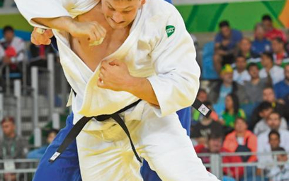 Wygrana walka z Thormodurem Jonssonem (Islandia, na biało) podczas igrzysk w Rio de Janeiro.