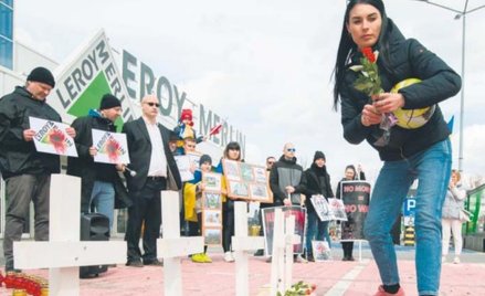 Otwarcie o pozostaniu w Rosji mówią m.in. Leroy Merlin i Auchan. Ich podejście skutkuje protestami p