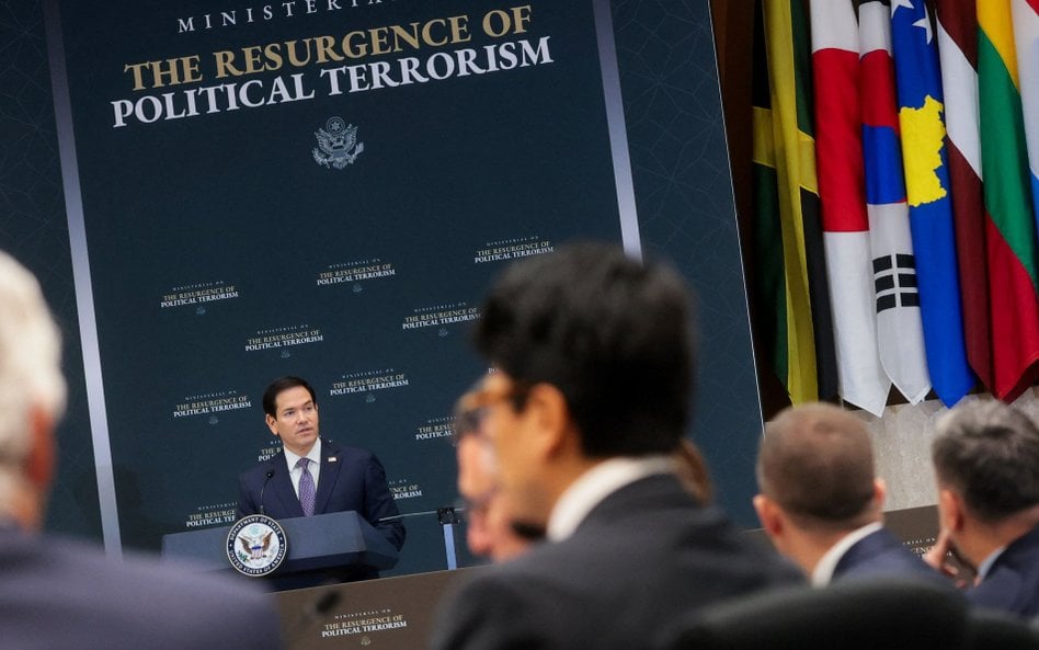 Sekretarz stanu USA Marco Rubio wygłasza przemówienie na początku spotkania ministrów na temat terro