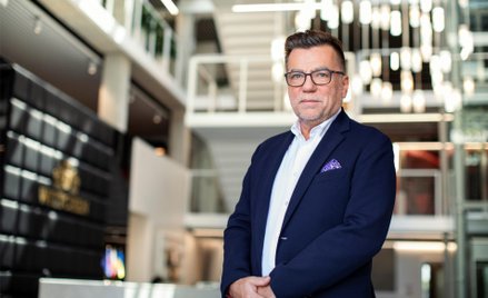 Jędrzej Wittchen, założyciel i prezes Wittchenu przekonywał długo, że zmagazynowane na zapas walizki