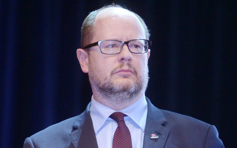 Paweł Adamowicz oskarża MON. Zablokowali harcerza?