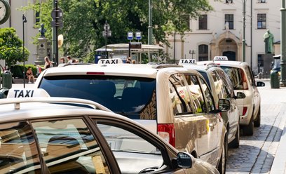 Od czerwca 2024 r. kierowcy cudzoziemcy, którzy chcą zajmować się przewozem osób w Polsce, muszą pos