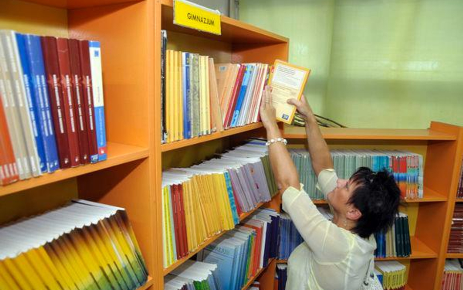 Dyrektor biblioteki nie jest pracownikiem samorządowym